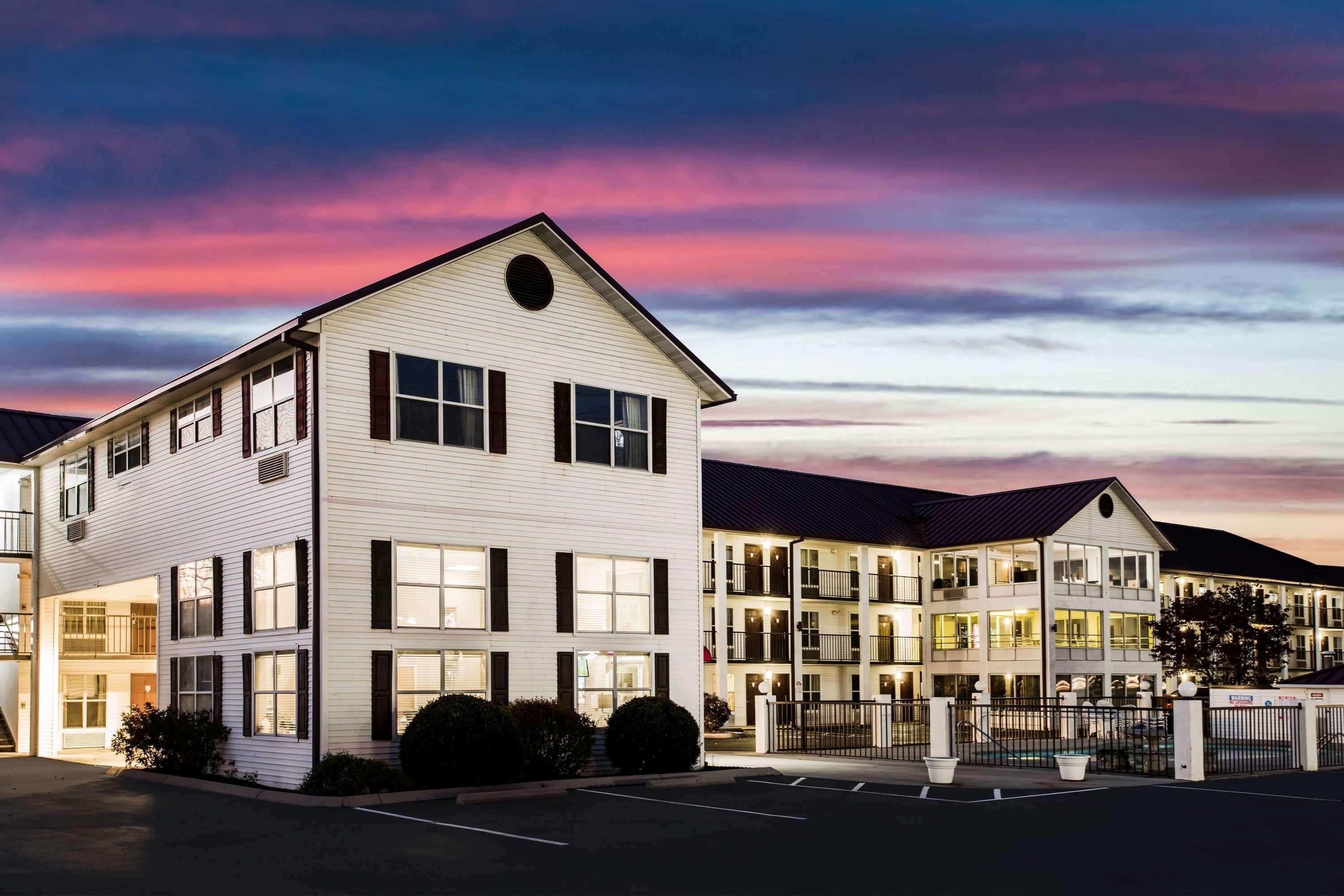 Super 8 By Wyndham Sevierville Riverside Buitenkant foto