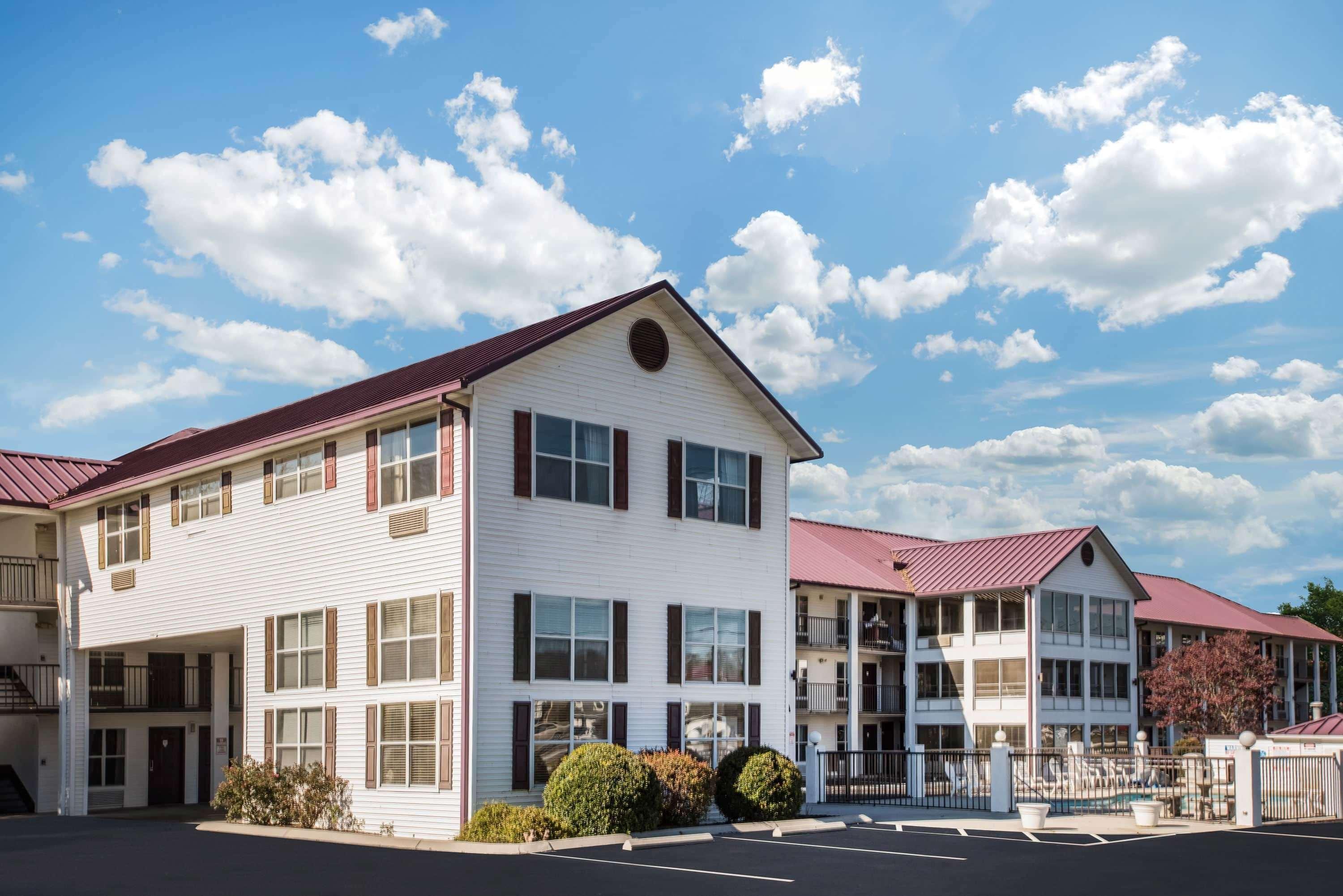 Super 8 By Wyndham Sevierville Riverside Buitenkant foto